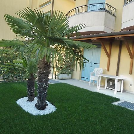 Residence Elisa Piano Terra Con Giardino E Posto Spiaggia Incluso Каорле Стая снимка