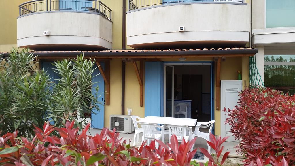 Residence Elisa Piano Terra Con Giardino E Posto Spiaggia Incluso Каорле Стая снимка