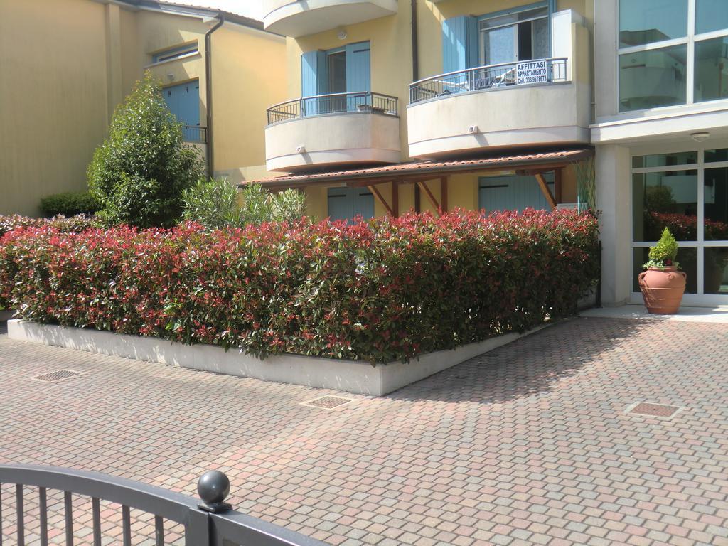 Residence Elisa Piano Terra Con Giardino E Posto Spiaggia Incluso Каорле Стая снимка