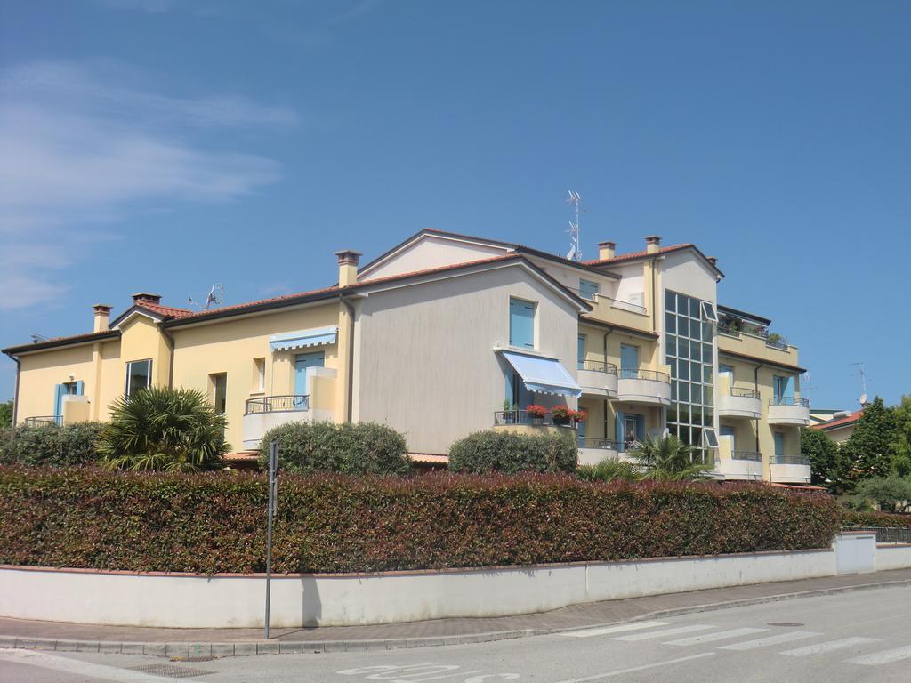 Residence Elisa Piano Terra Con Giardino E Posto Spiaggia Incluso Каорле Стая снимка