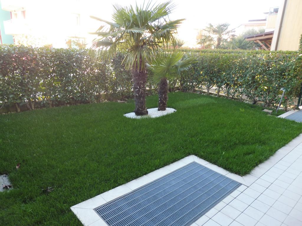 Residence Elisa Piano Terra Con Giardino E Posto Spiaggia Incluso Каорле Стая снимка