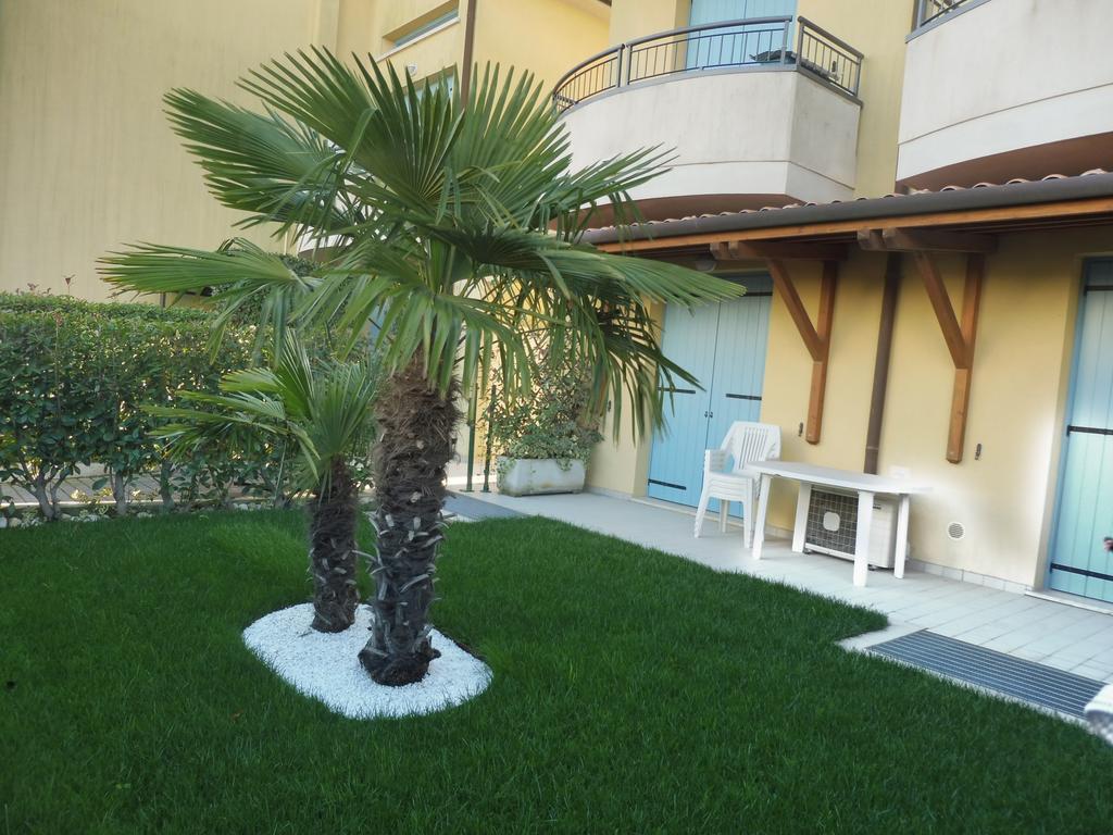 Residence Elisa Piano Terra Con Giardino E Posto Spiaggia Incluso Каорле Стая снимка