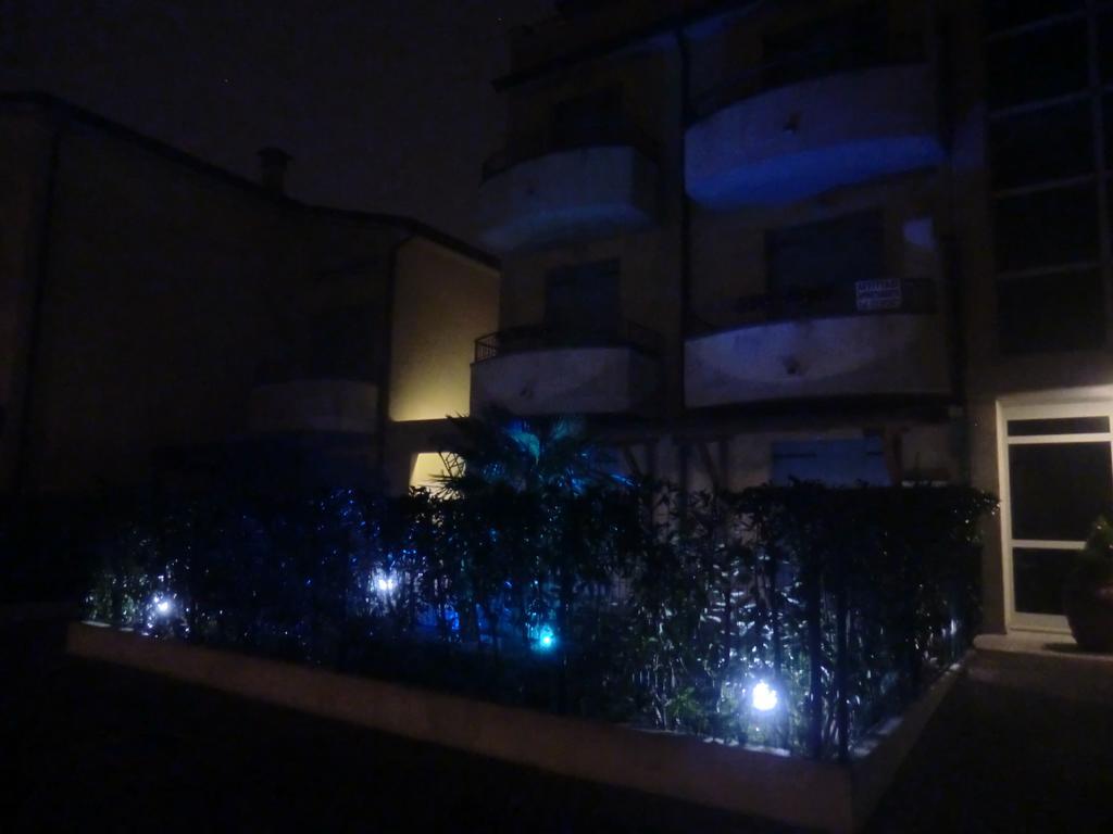 Residence Elisa Piano Terra Con Giardino E Posto Spiaggia Incluso Каорле Стая снимка