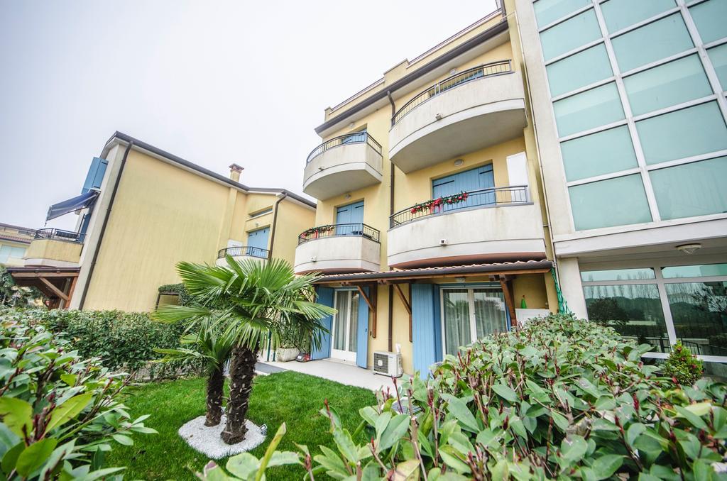 Residence Elisa Piano Terra Con Giardino E Posto Spiaggia Incluso Каорле Екстериор снимка