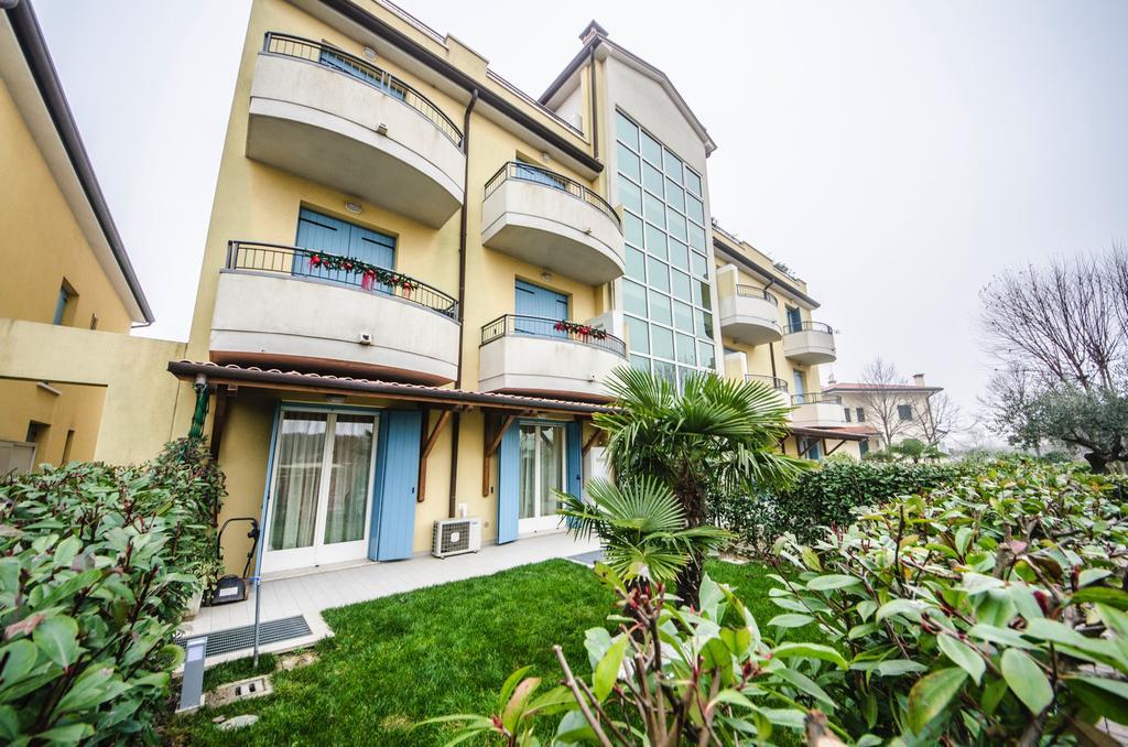 Residence Elisa Piano Terra Con Giardino E Posto Spiaggia Incluso Каорле Стая снимка