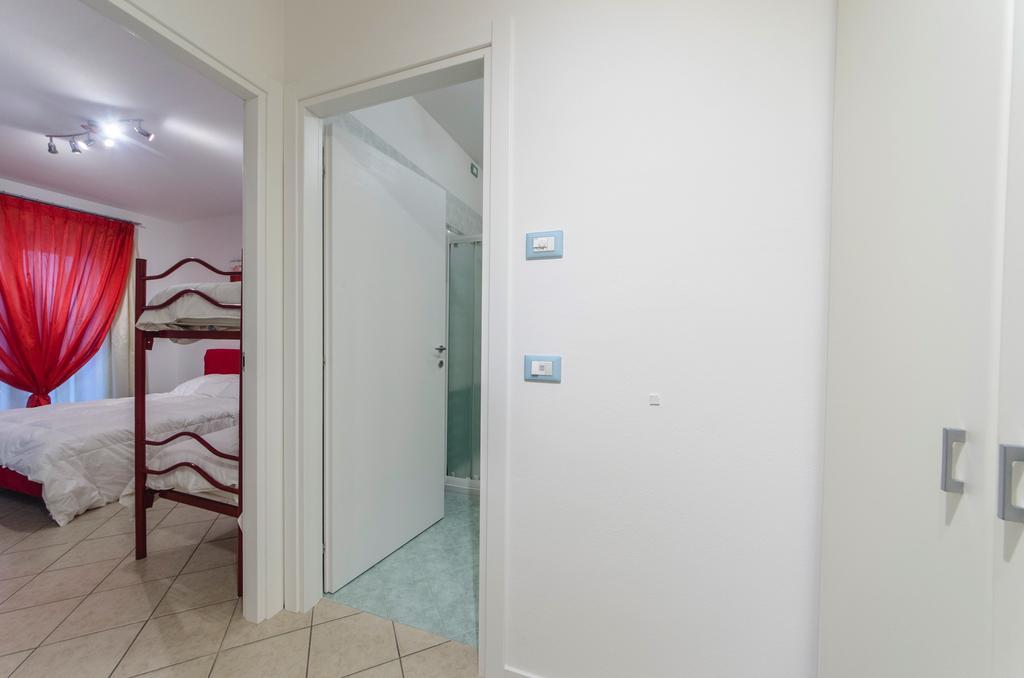 Residence Elisa Piano Terra Con Giardino E Posto Spiaggia Incluso Каорле Екстериор снимка