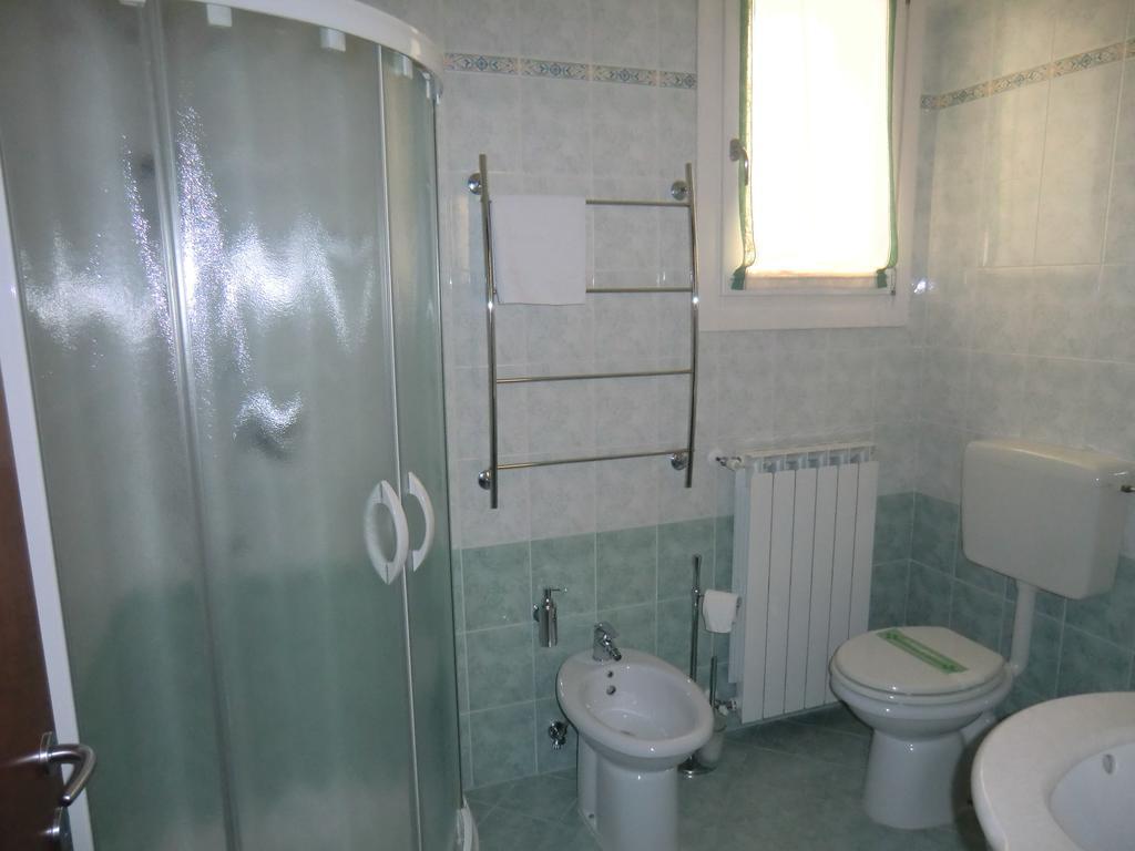 Residence Elisa Piano Terra Con Giardino E Posto Spiaggia Incluso Каорле Стая снимка