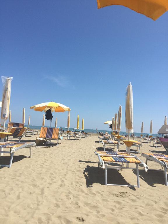 Residence Elisa Piano Terra Con Giardino E Posto Spiaggia Incluso Каорле Екстериор снимка